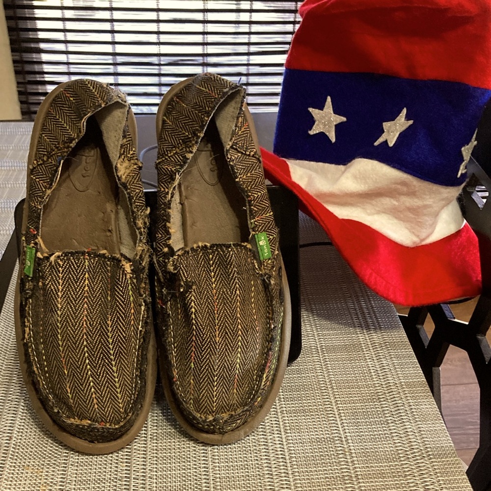 Sanuk shoe